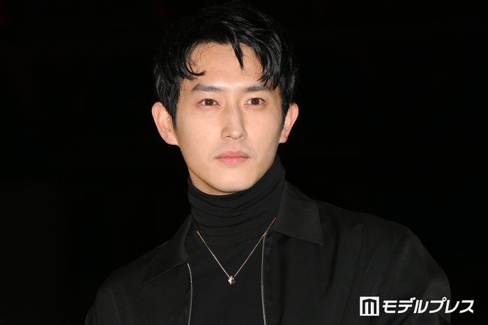 杉野遥亮“総額300万円超”ジュエリー主役のブラックコーデ「自分を輝かせてもらおうかなと」【カルティエ「“TRINITY 100” セレブレーションパーティ」】