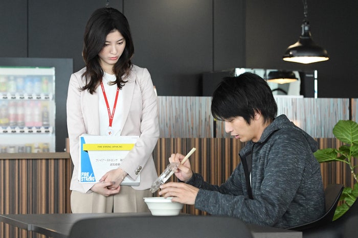 吉高由里子、向井理/「わたし、定時で帰ります。」第8話より(C)TBS