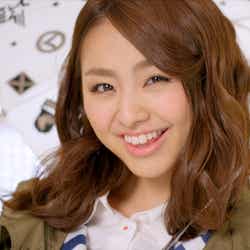 SUPER☆GiRLS・荒井玲良/新テレビCM「雨の日が待ち遠しい」篇より