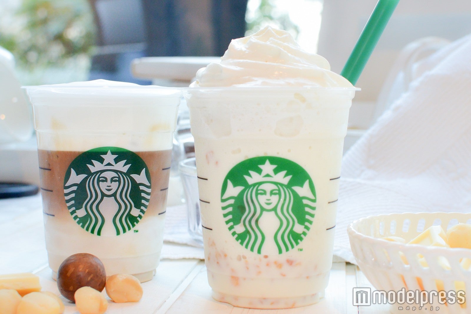 「白いコーヒー」を体験（C）モデルプレス