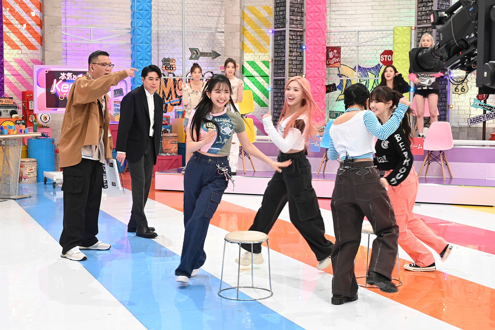 長谷川忍、吉村崇、イス取りゲームで拮抗するKep1er（C）テレビ朝日