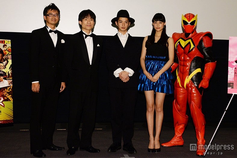 （左から）増田哲英監督、なだぎ武、千葉雄大、山本美月、マックスマン