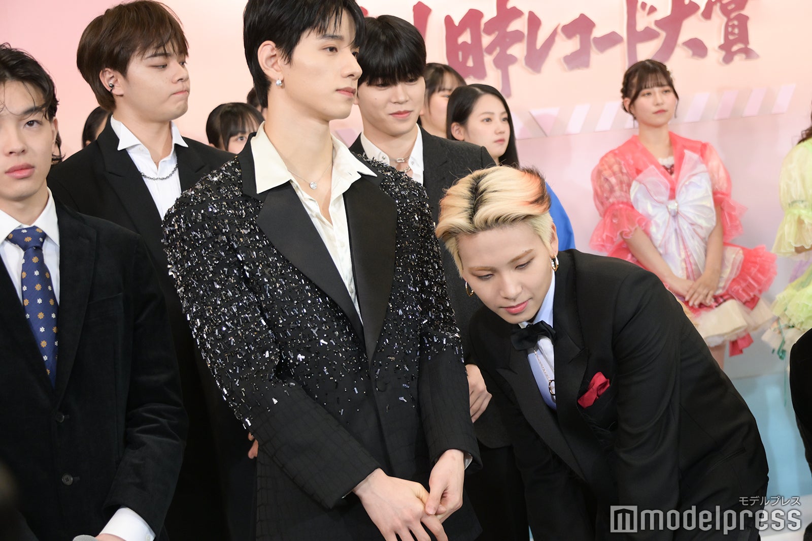 JO1、会見中に何度も見せた“気遣い”で和ます 僕が見たかった青空・FRUITS ZIPPERが感謝＜第65回輝く！日本レコード大賞＞