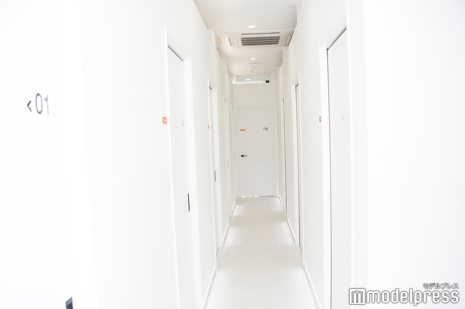 完全個室制の広い院内（C）モデルプレス