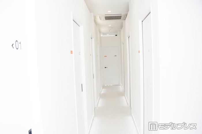 完全個室制の広い院内（C）ビューティーガール