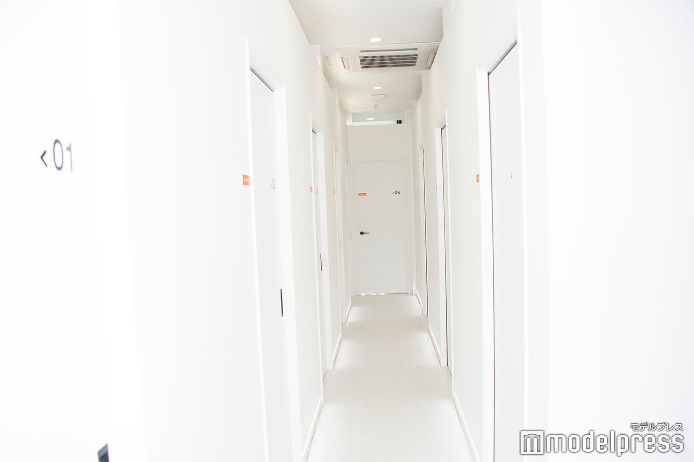 完全個室制の広い院内(C)モデルプレス