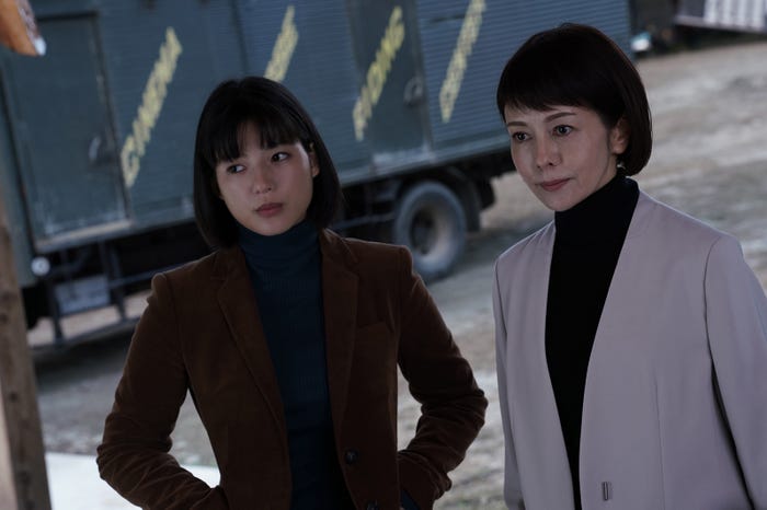 石井杏奈、沢口靖子(C)テレビ朝日