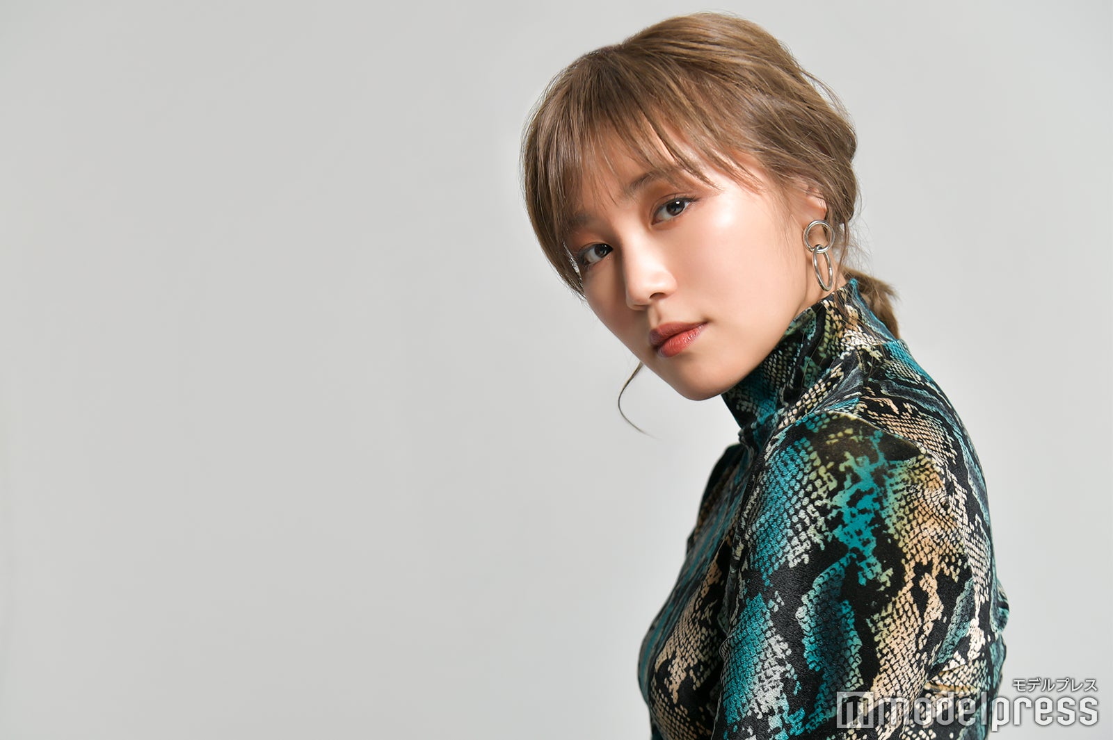 E-girls 鷲尾伶菜　プレート　L1 日本製 鷲尾伶菜 | Artist | Billboard JAPAN