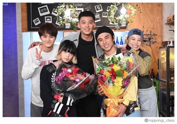 「六本木クラス」竹内涼真ら、平手友梨奈＆中尾明慶に誕生日サプライズ “フルメンバー”ショットに「ついに」の声