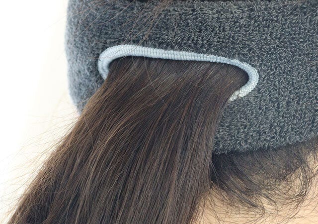 後ろ髪が束ねられるヘアーバンド　装着