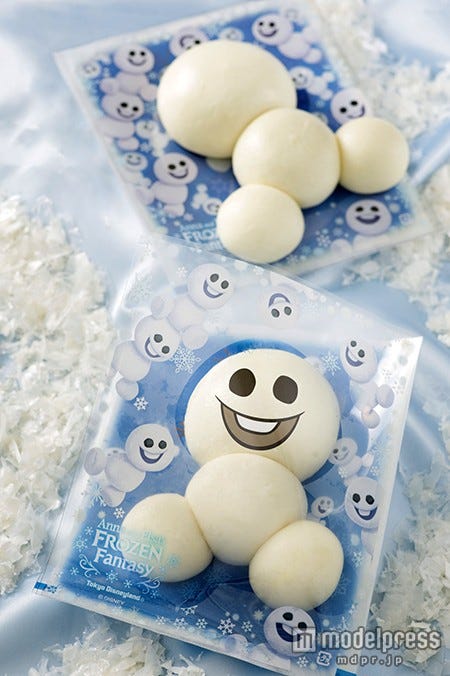 スノーギースまん(ミートソース/サーモンクリーム/ストロベリークリーム/紫イモクリーム)¥500(C)Disney