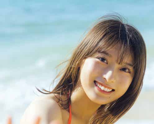 まるぴ、美ボディ際立つ水着姿 爽やかな沖縄グラビアで「週刊FLASH」初表紙