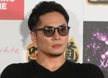 「う、腕が凄い事に…」BD“孤高の闘神”が衝撃姿「素晴らしい上腕二頭筋」で「よし！やるぞ！」因縁戦に期待の声も