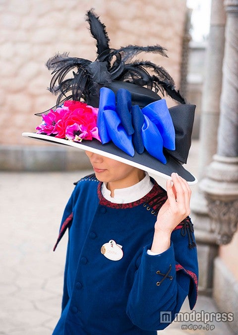 フォートレス・エクスプロレーションのキャストのボンネット（C）Disney