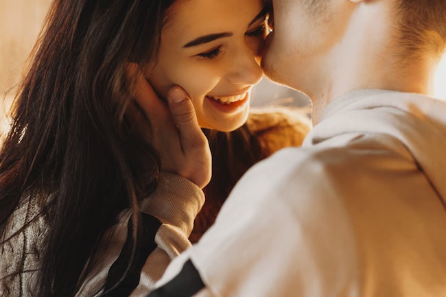 キスのベストタイミング 彼にキスをねだるのはいつが正解 モデルプレス