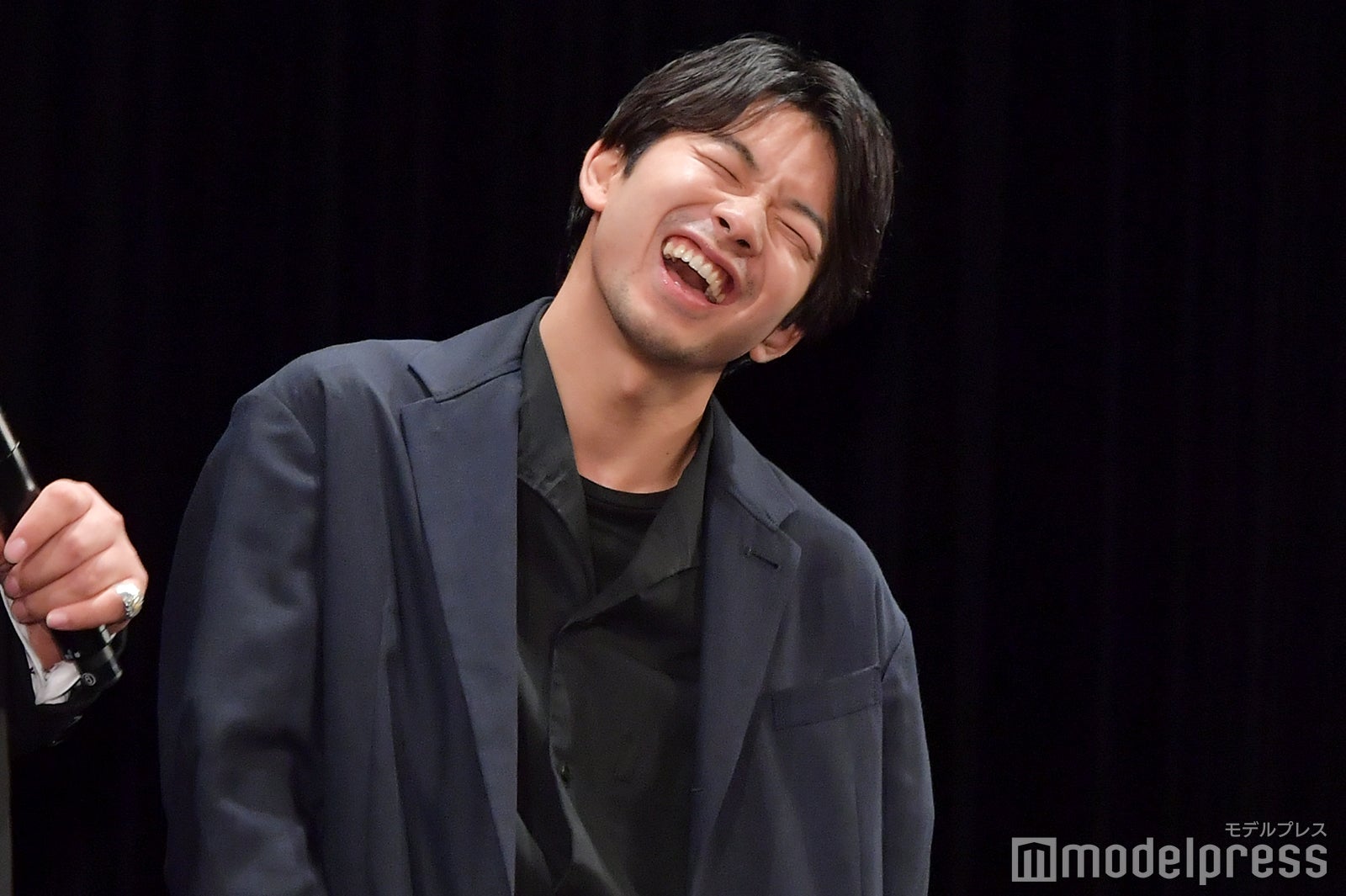 長澤まさみのものまねをする太賀／抑えめ（C）モデルプレス