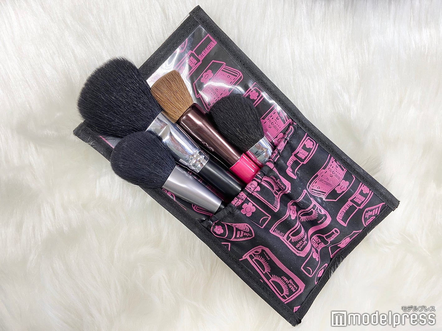 メイクブラシ一式（C）モデルプレス