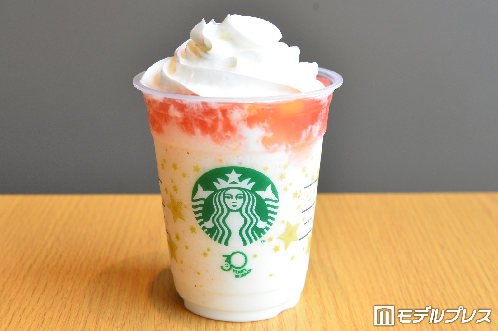 THE フラペチーノ of フルーツ-オン-トップ-ヨーグルト with クラッシュ ナッツ（C）モデルプレス