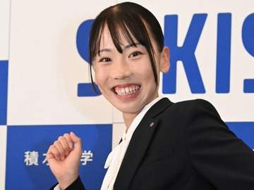 「大人になった気分になります」社会人になった久保凛、腹筋際立つ新ウエア姿に反響「スタイル素敵です」「颯爽としてかっこいい」