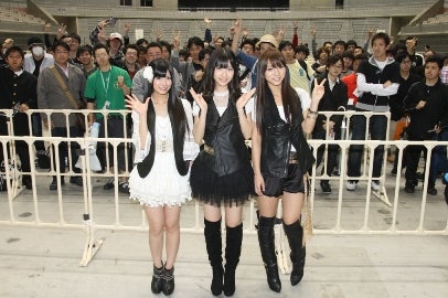 フレンチ・キス（倉持明日香、柏木由紀、高城亜樹）