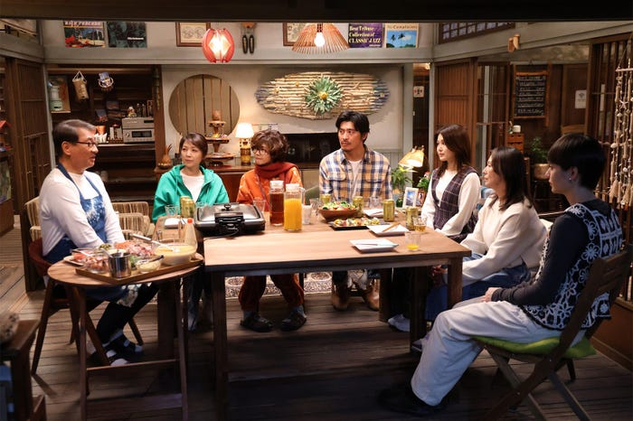 中井貴一、飯島直子、内田有紀、坂口憲二、佐津川愛美、小泉今日子、白本彩奈「続・続・最後から二番目の恋」第9話(C)フジテレビ