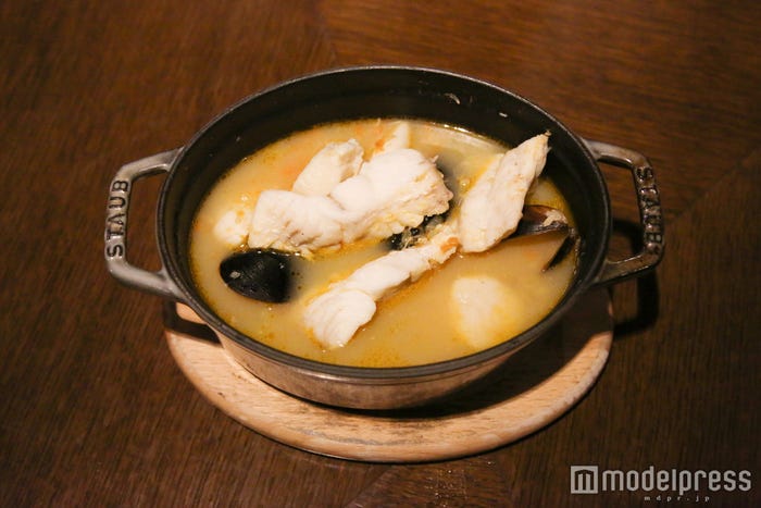 シェフ特製 “伊籐家のブイヨン”¥2600(C)モデルプレス