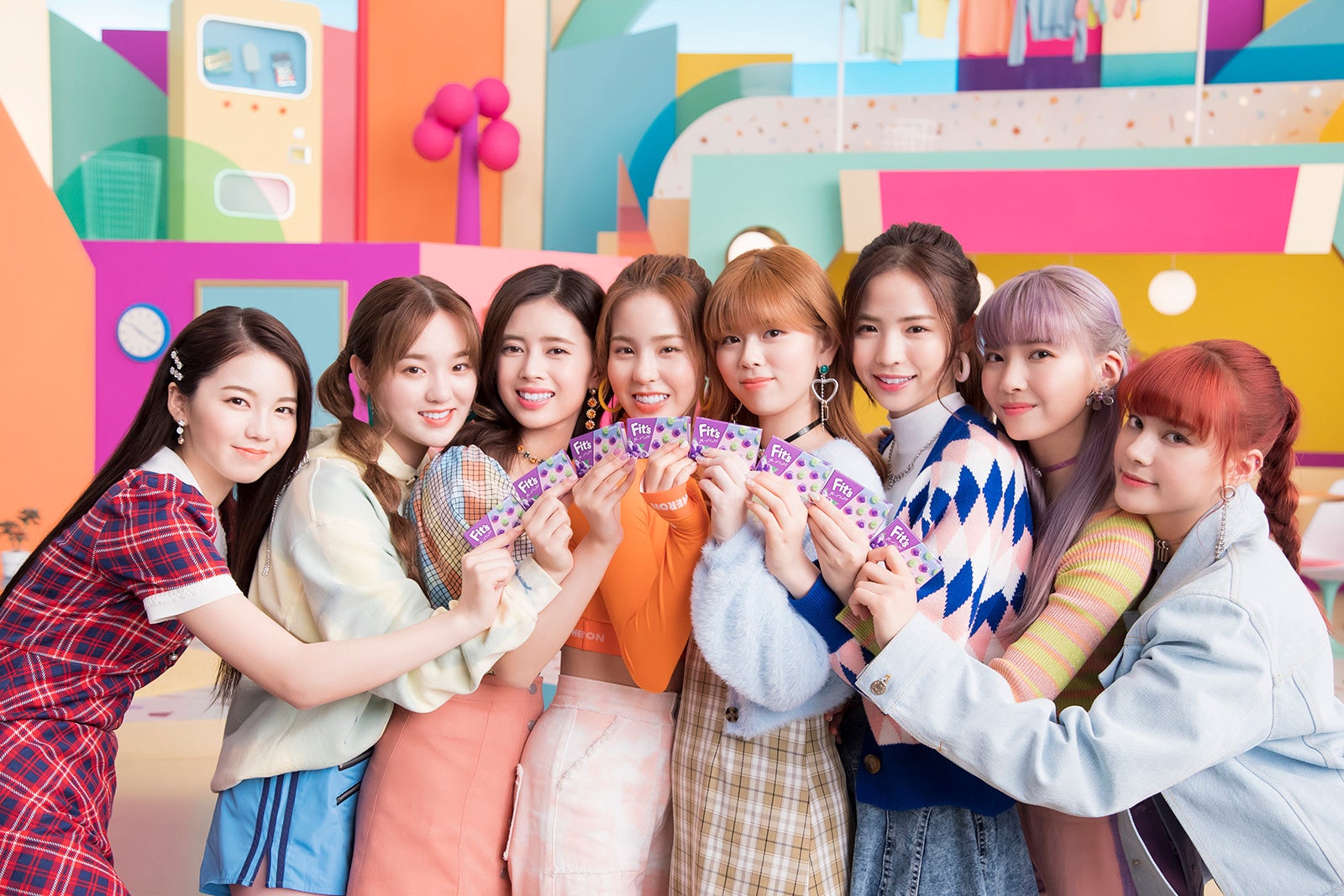 NiziU／AYAKA、RIO、RIMA、MAKO、RIKU、MAYA、MAYUKA、NINA／新WEBムービーより（提供写真）