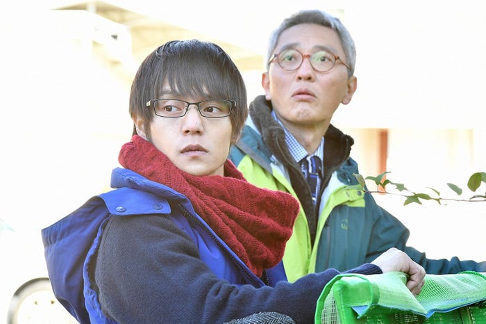 窪田正孝、松重豊/「アンナチュラル」第8話より(C)TBS