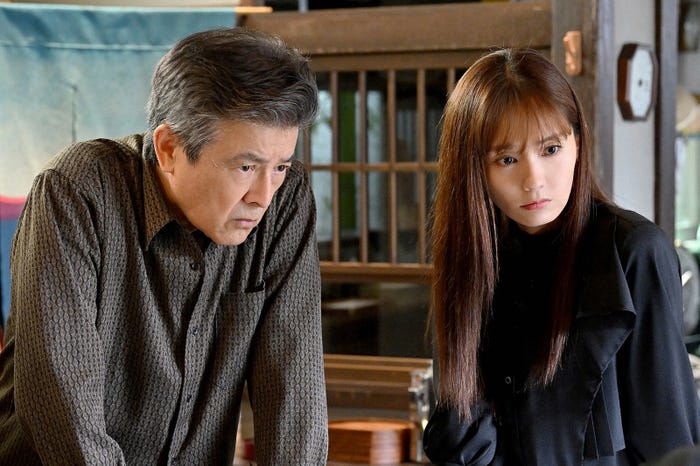 三浦友和、中村ゆり/「クロサギ」第3話より(C)TBS