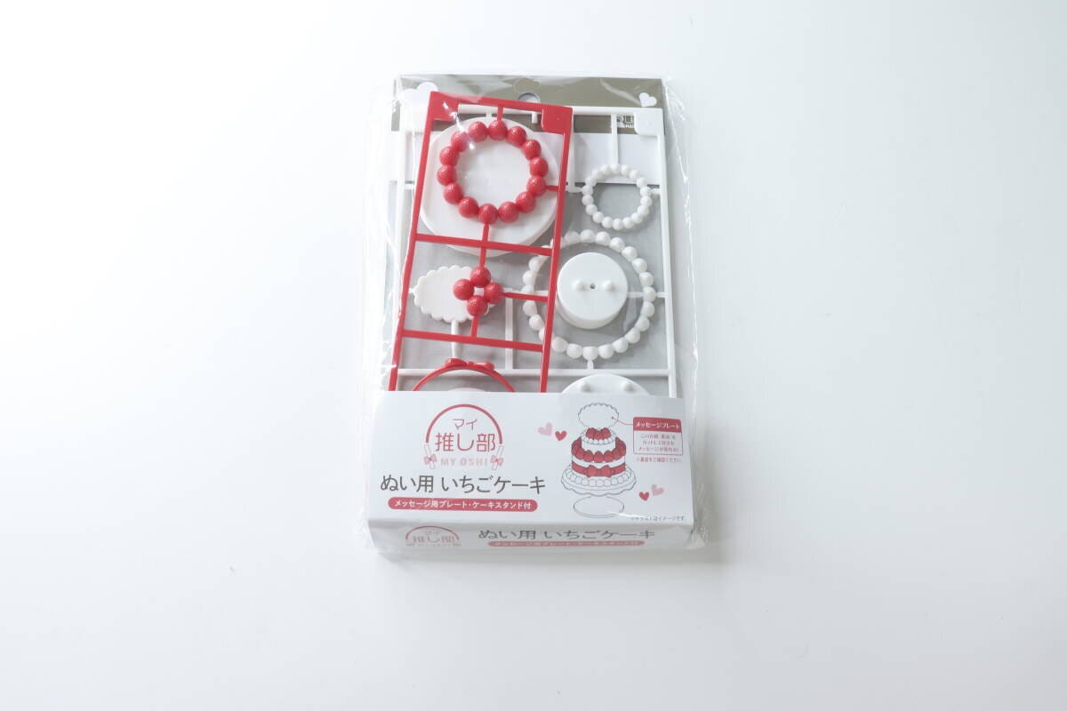 ダイソーの「ぬい用いちごケーキホワイト」パッケージ全体