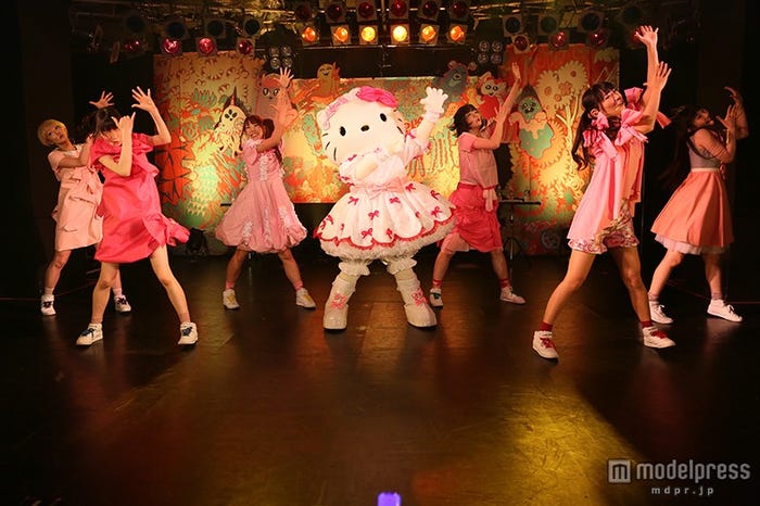でんぱ組.incとハローキティ/ライブの様子