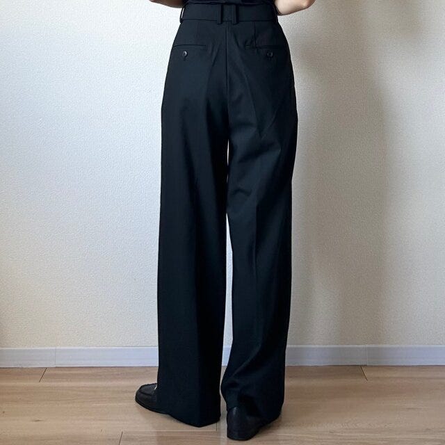 ユニクロ タックワイドパンツ ユニクロ タックワイドパンツ バックスタイル