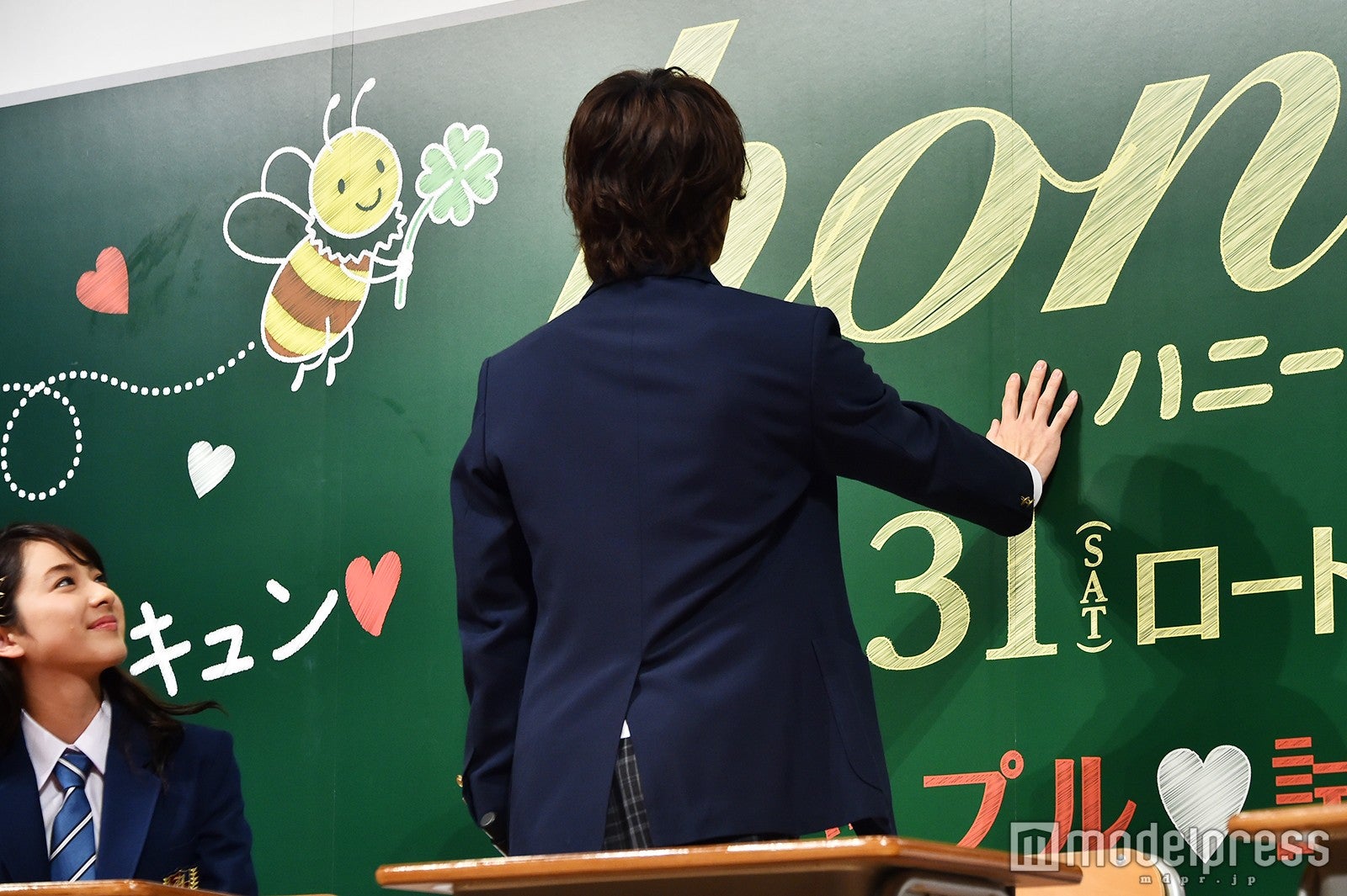 平野紫耀、練習した“壁ドン”を披露……劇中には出てこず（残念）／（C）モデルプレス