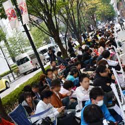 「ドコモショップ丸の内店」(東京都千代田区)の行列