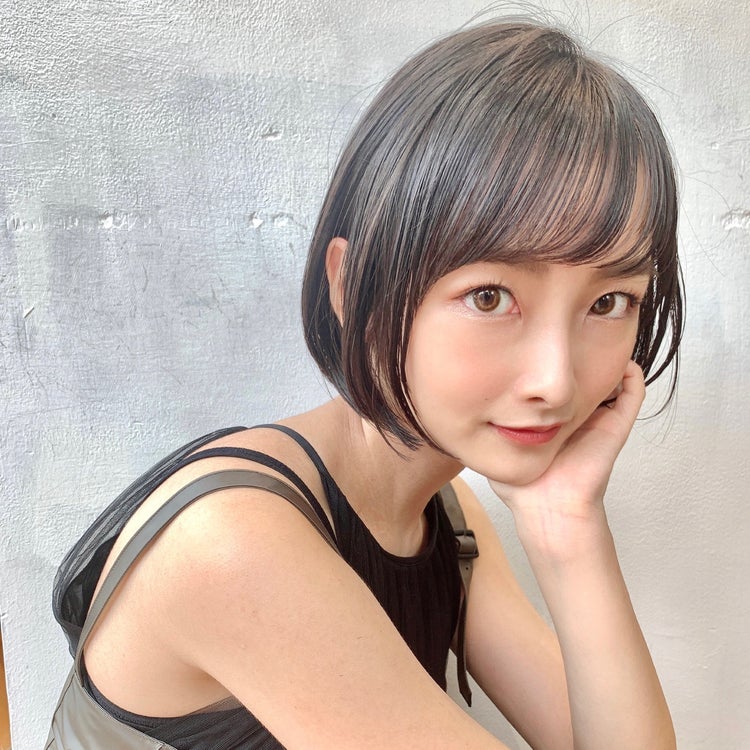 画像3 4 顔周りがスッキリするヘアスタイル3選 小顔も女性らしさも同時にget モデルプレス