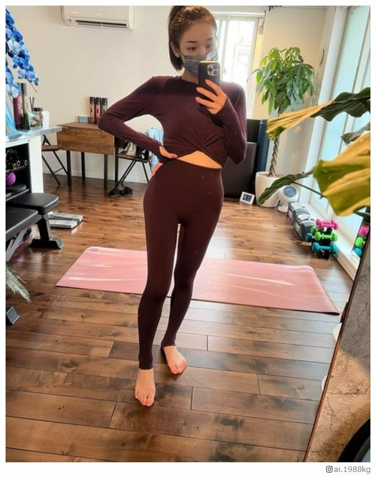 引き締まったウエスト公開の加護亜依、全身ショットにも反響「スタイル良すぎ」「脚も細い」