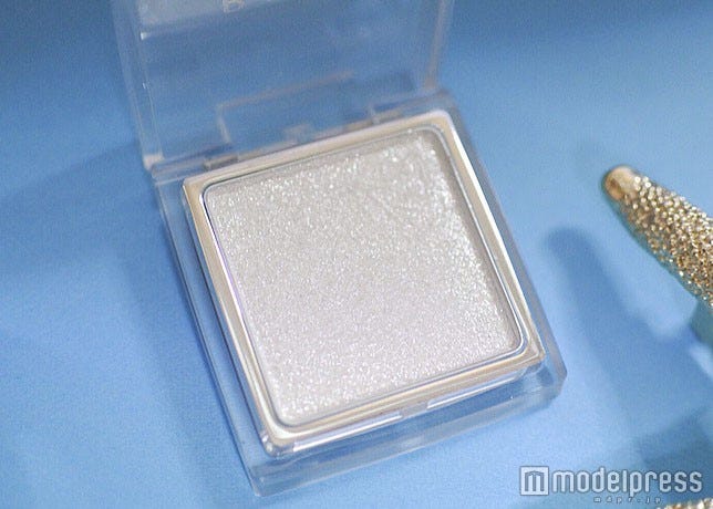 ベースにラメを仕込んで爽やかに/写真・MAKO(C)モデルプレス