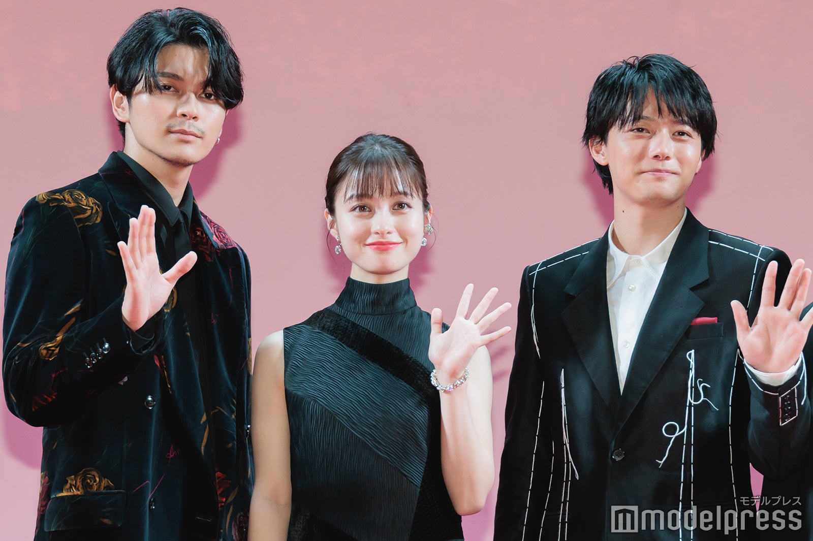 眞栄田郷敦、橋本環奈、櫻井海音（C）モデルプレス