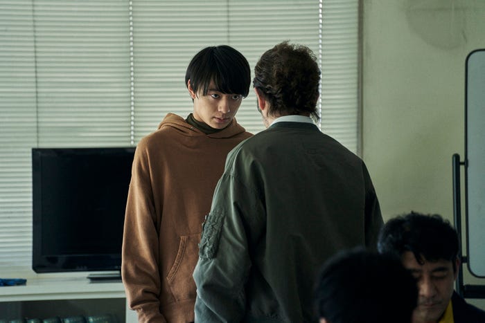 作間龍斗 (C)2023「ヴィレッジ」製作委員会