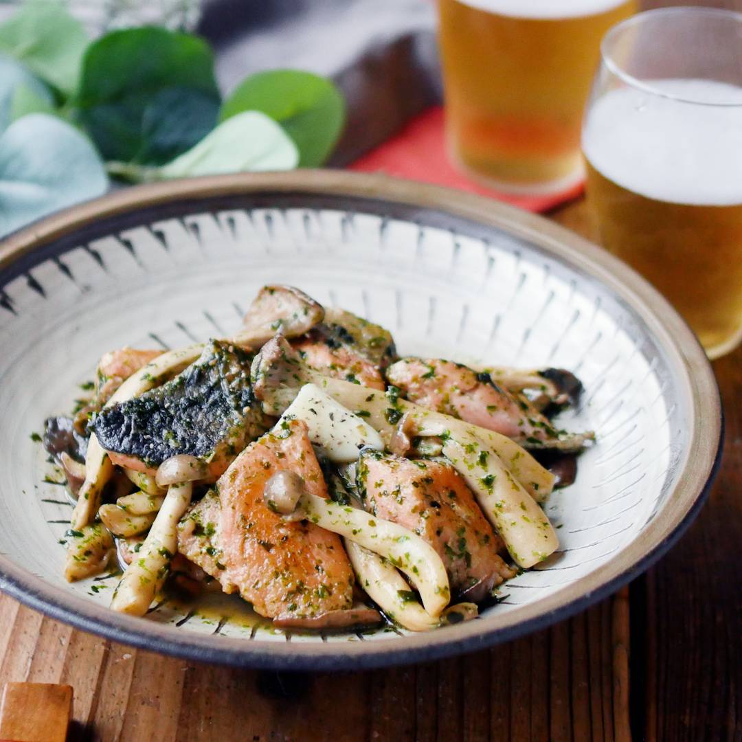 秋のメインおかず。鮭ときのこの海苔バターしょうゆ炒め