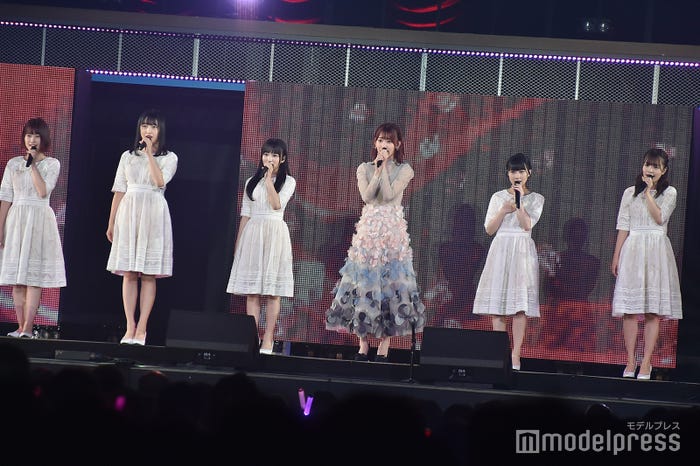 宮脇咲良とHKT48メンバー「AKB48グループ感謝祭~ランクインコンサート~」 (C)モデルプレス