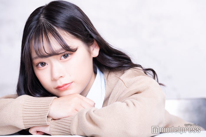 “日本一かわいい最旬レトロJK”に選ばれたりりさん(C)モデルプレス