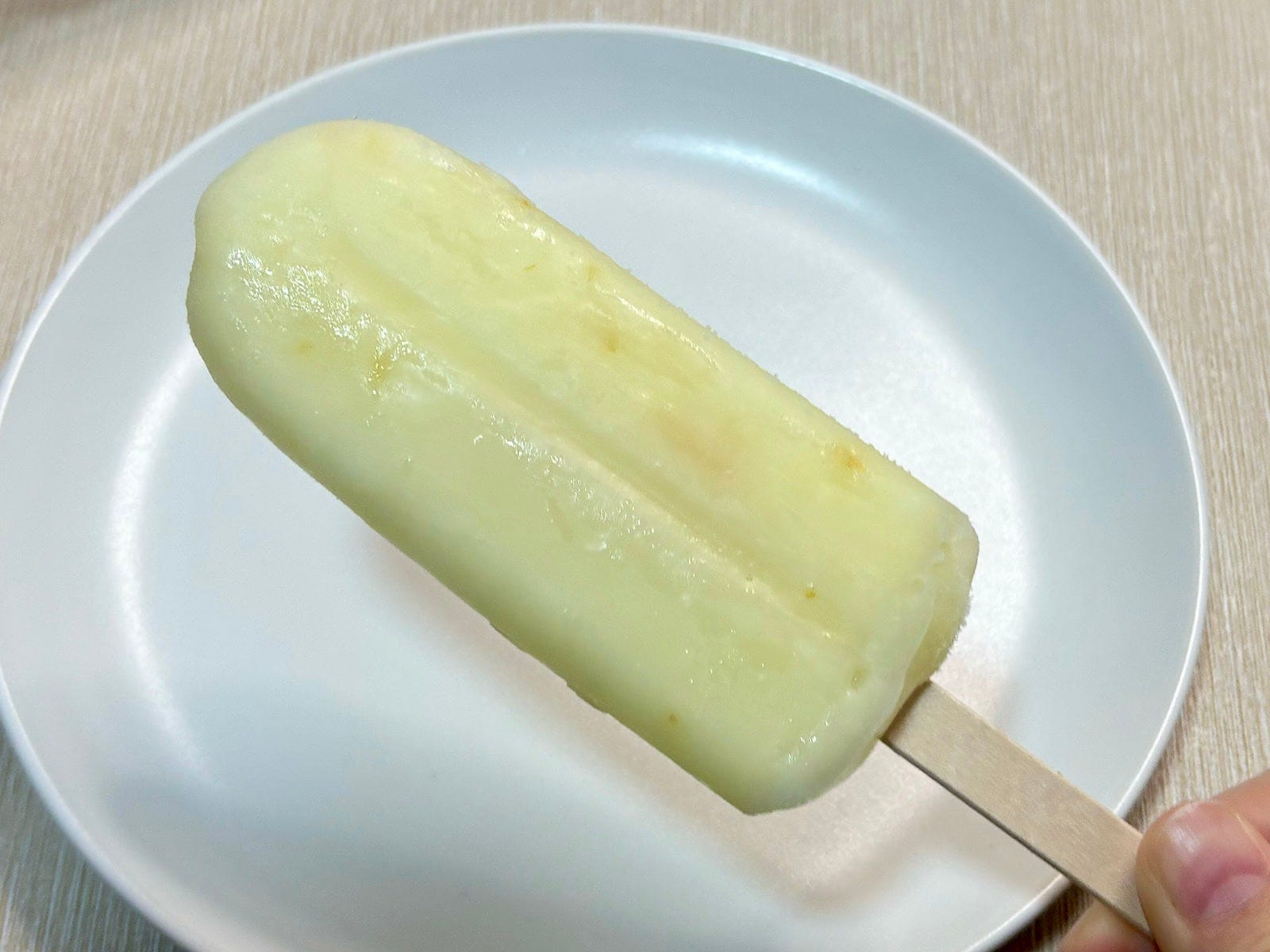 レモンならではのスッキリしたおいしさを1本あたり54円で楽しめます 