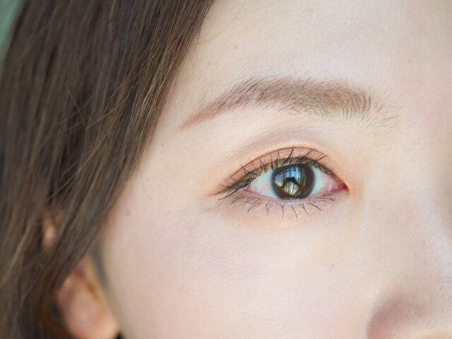 今っぽい明るくふんわり感のある眉の完成