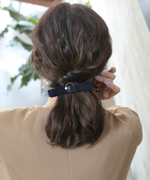 髪をきれいにセットしている女性