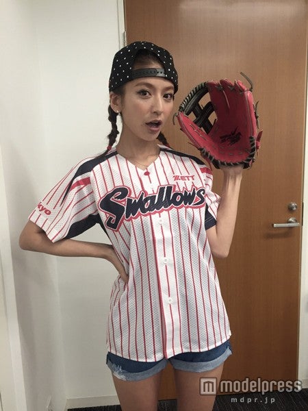 大石参月、ショーパン姿で始球式に初挑戦「まさか…」