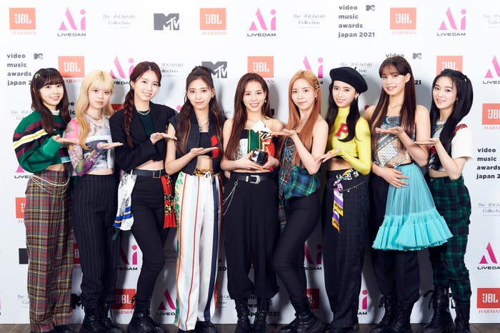 NiziU(撮影/渡邊玲奈:田中聖太郎写真事務所)