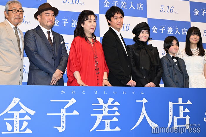 (左から)寺尾聰、古川豪監督、名取裕子、丸山隆平、真木よう子、三浦綺羅、川口真奈(C)モデルプレス
