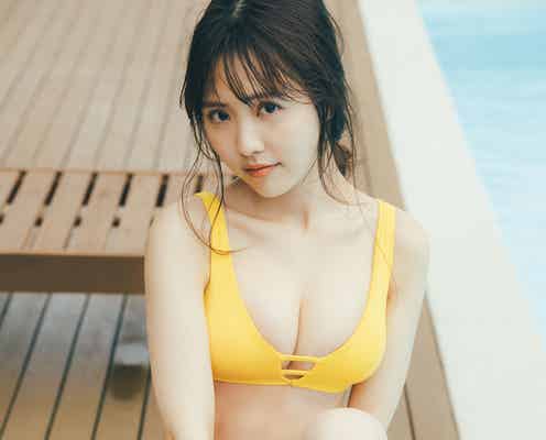 新田さちか、色白美ボディに釘付け プールサイドで夏グラビア