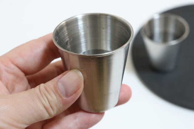 ダイソーのステンレスコップはおちょこ・ぐい飲みサイズ